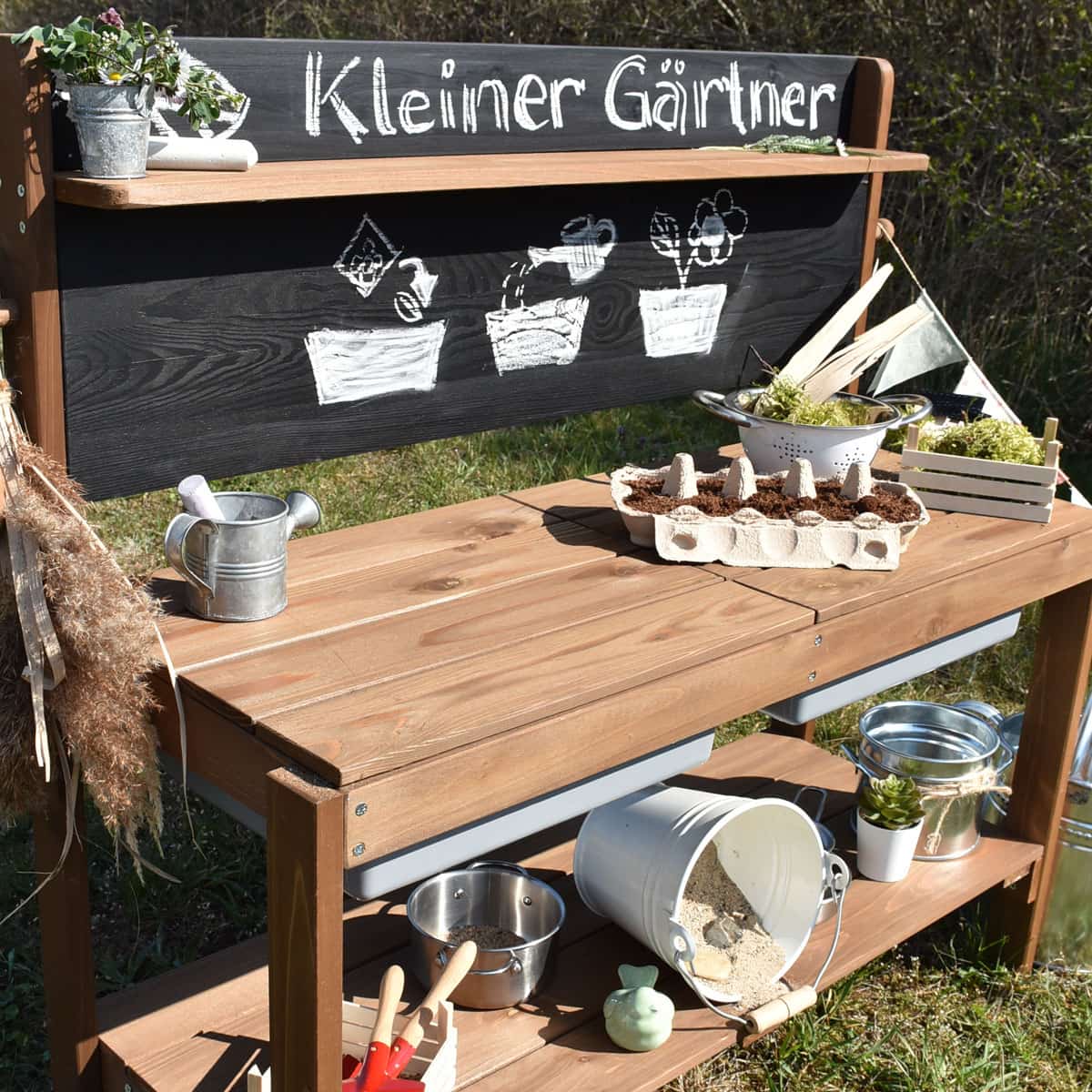 Matschküche Detailbild Arbeitsplatte und Tafel