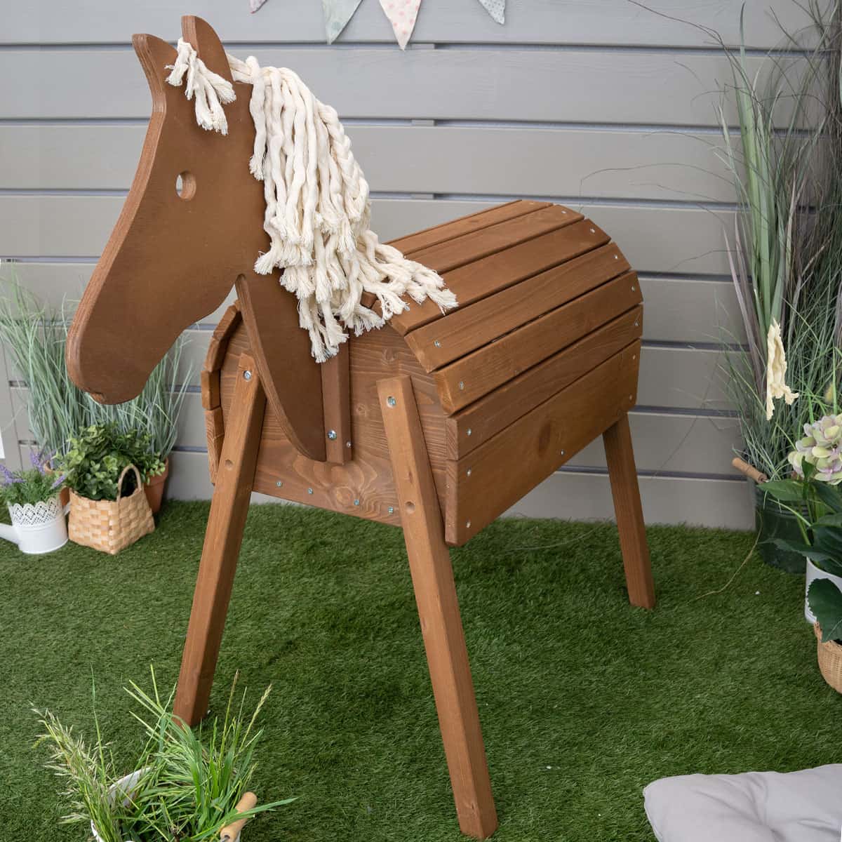 Meppi Outdoorpferd - Blickwinkel von schräg oben