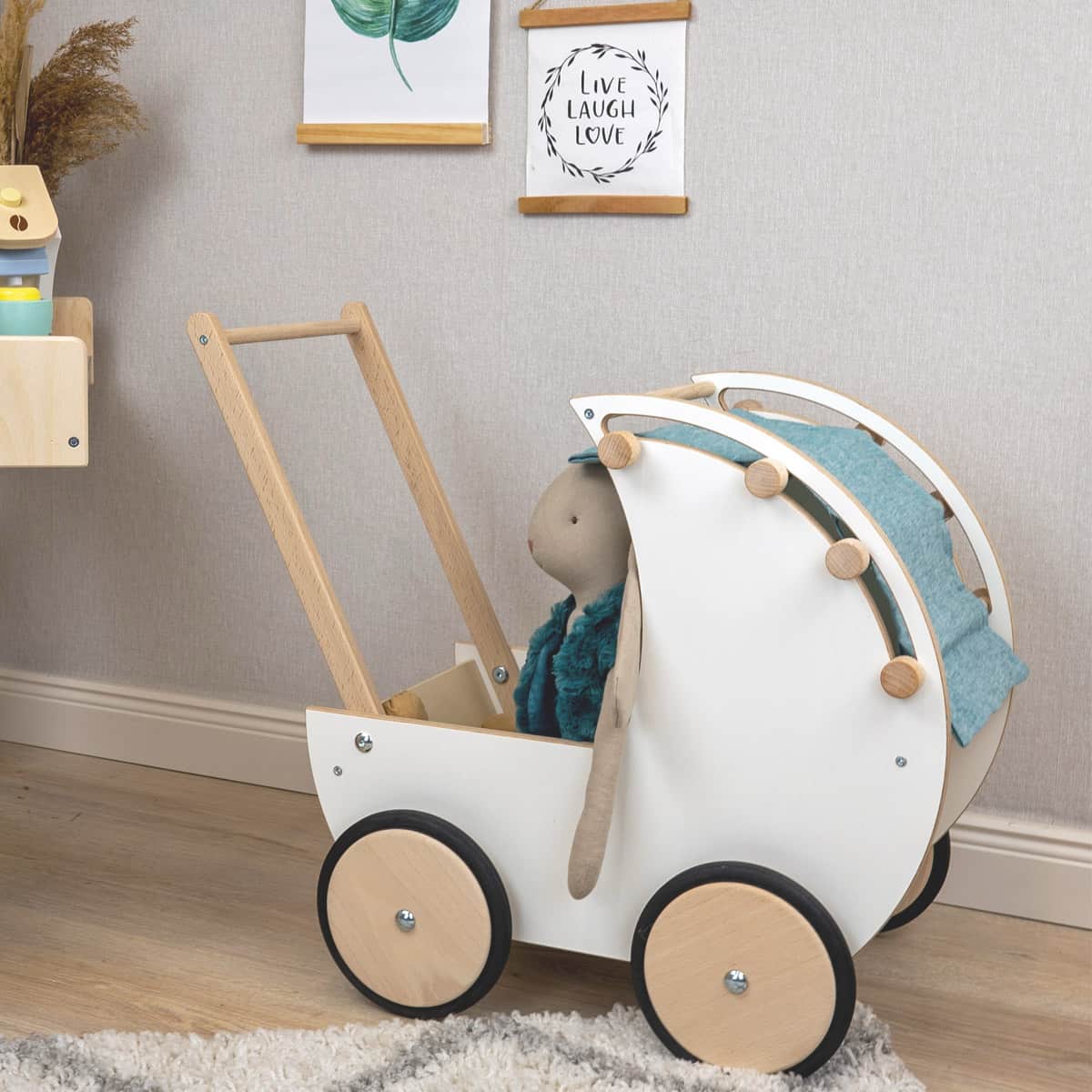 Puppenwagen Blickwinkel von der Seite