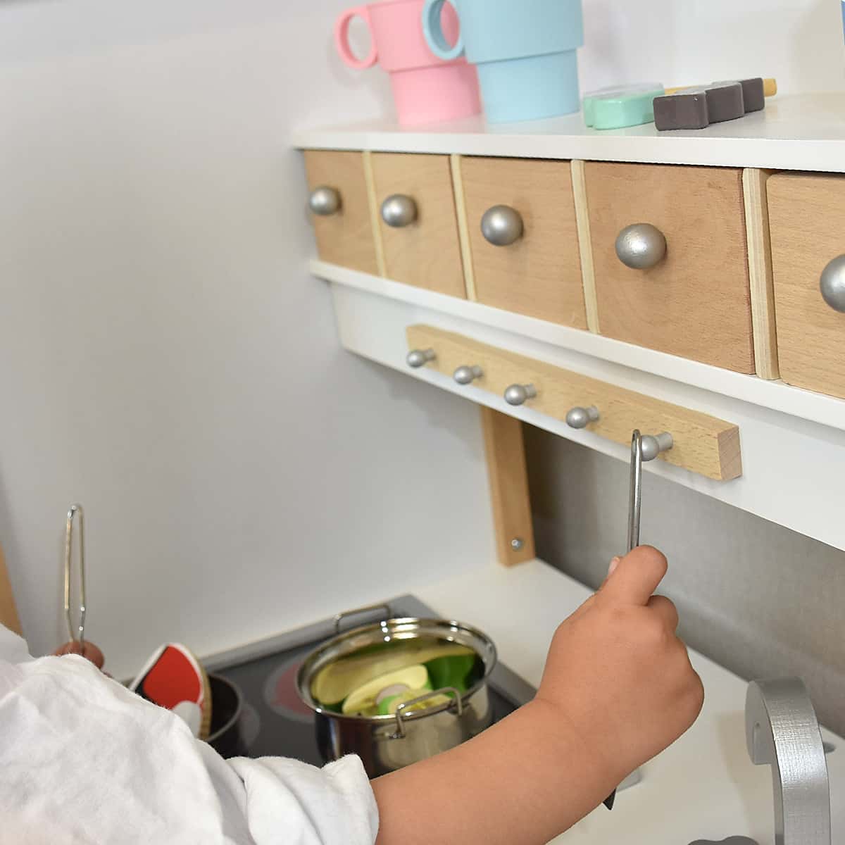 Kinderküche Detailbild Schubladen