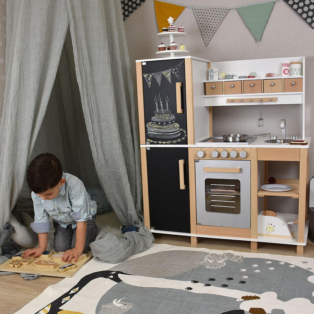 Kinderküche Stimmungsbild mit Deko