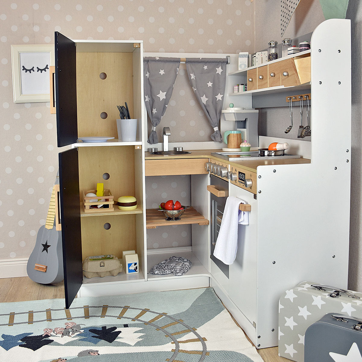 Kinderküche Paris Türen geöffnet