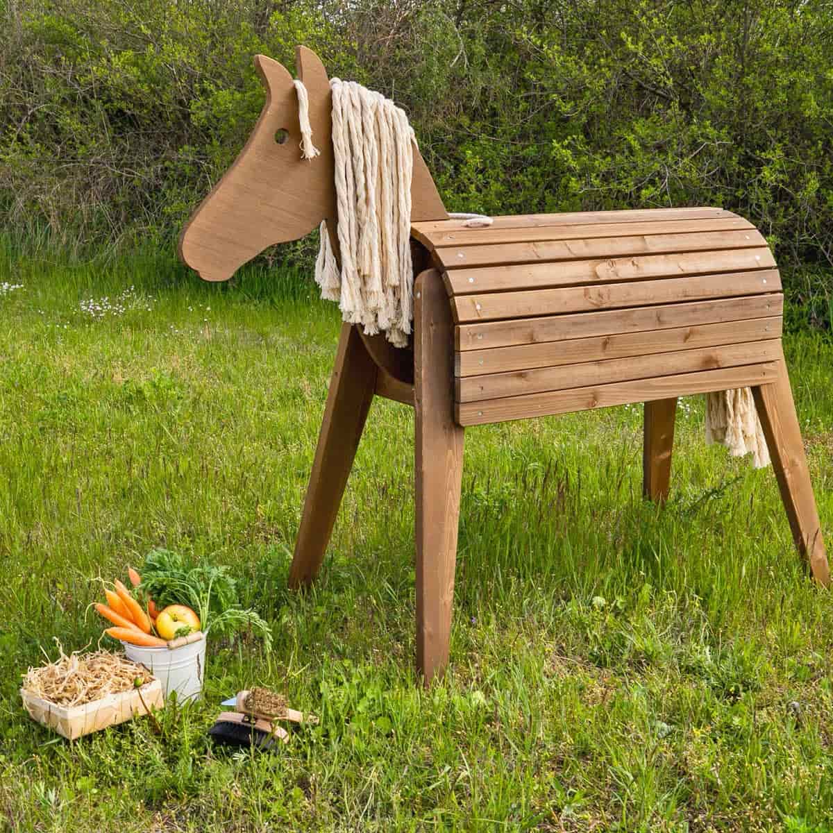 Meppi buitenpaard bruin - houten paard voor in de tuin