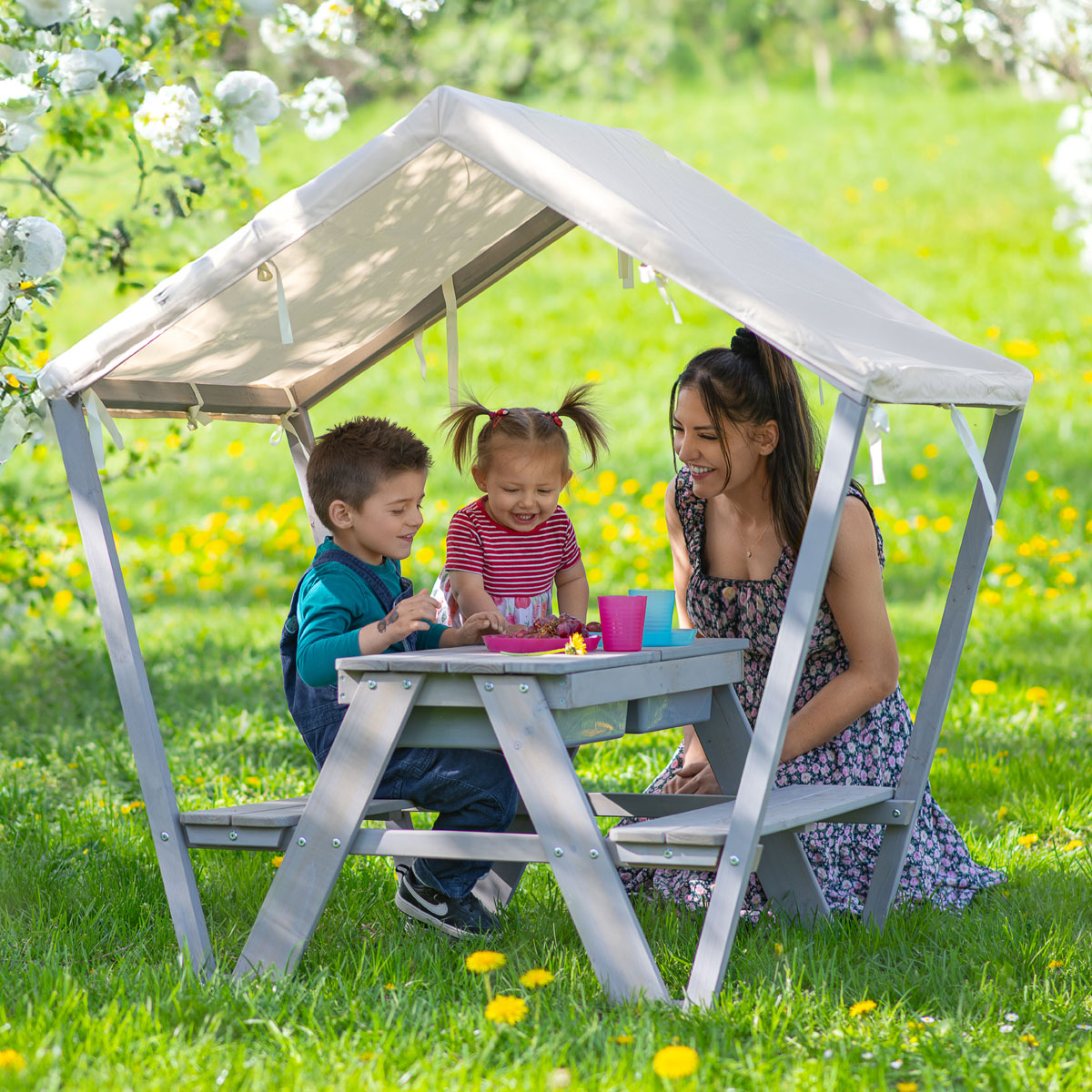 Sitzgruppe Pellworm im Garten mit Kindern