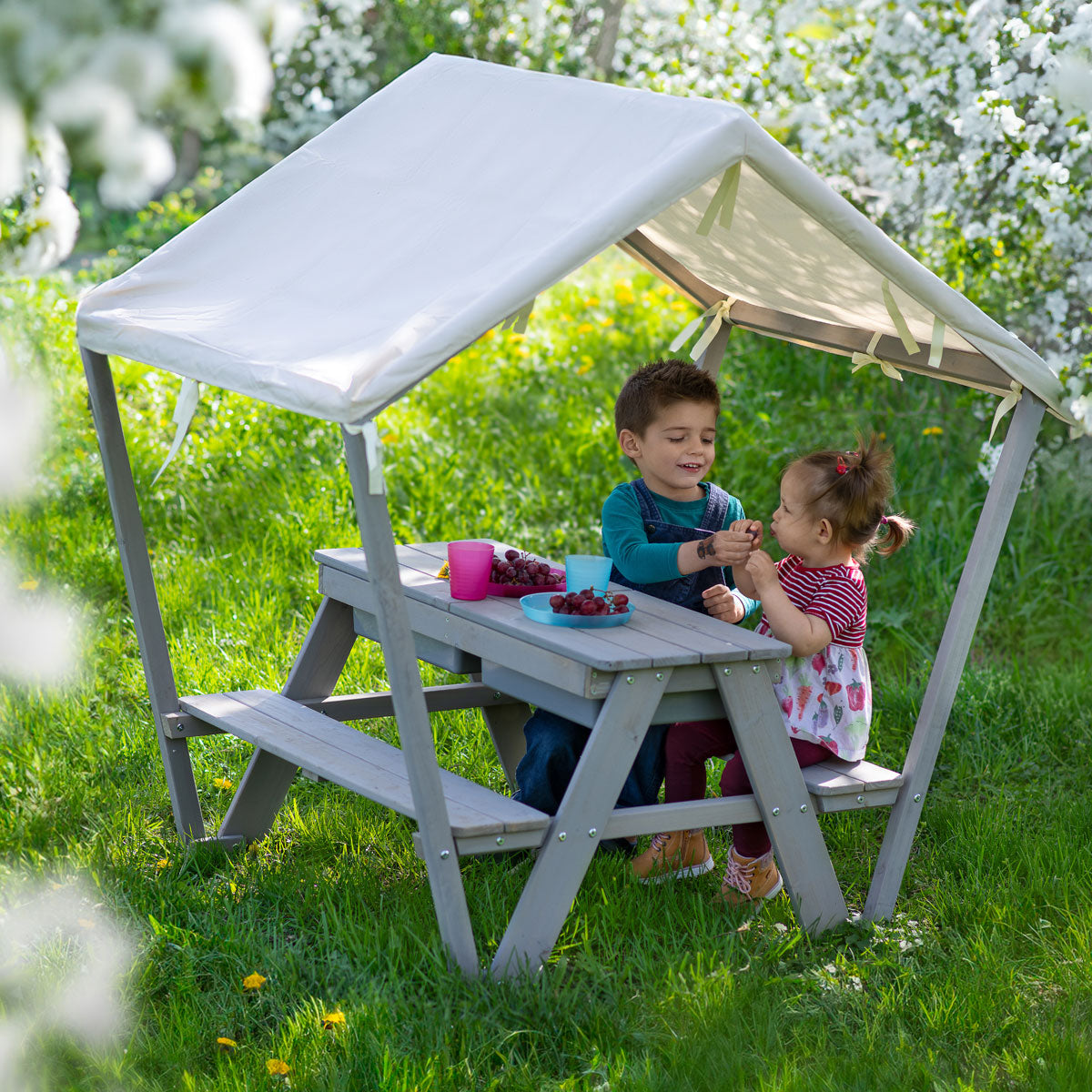 Sitzgruppe Pellworm im Garten mit Kindern
