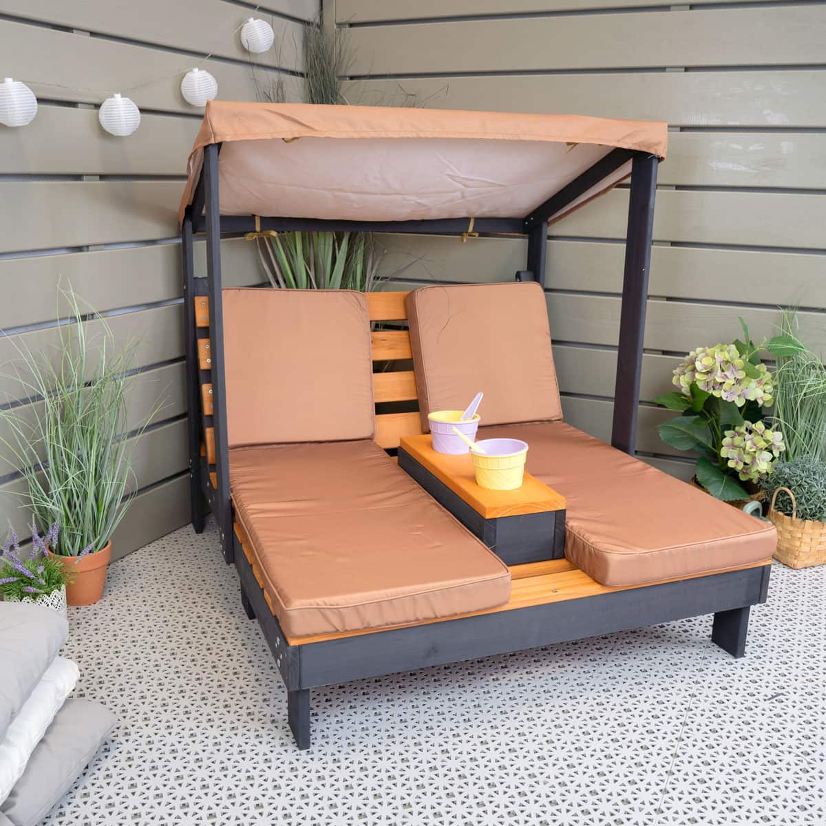 Kinderliege - Blickwinkel schräg vorne