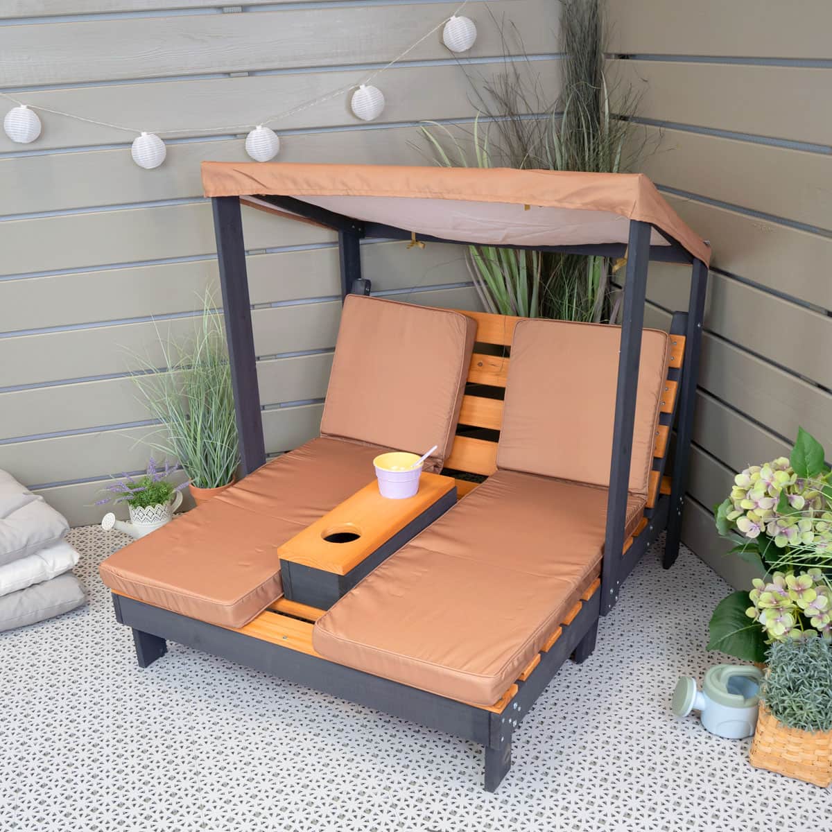 Kinderliege - Blickwinkel schräg vorne