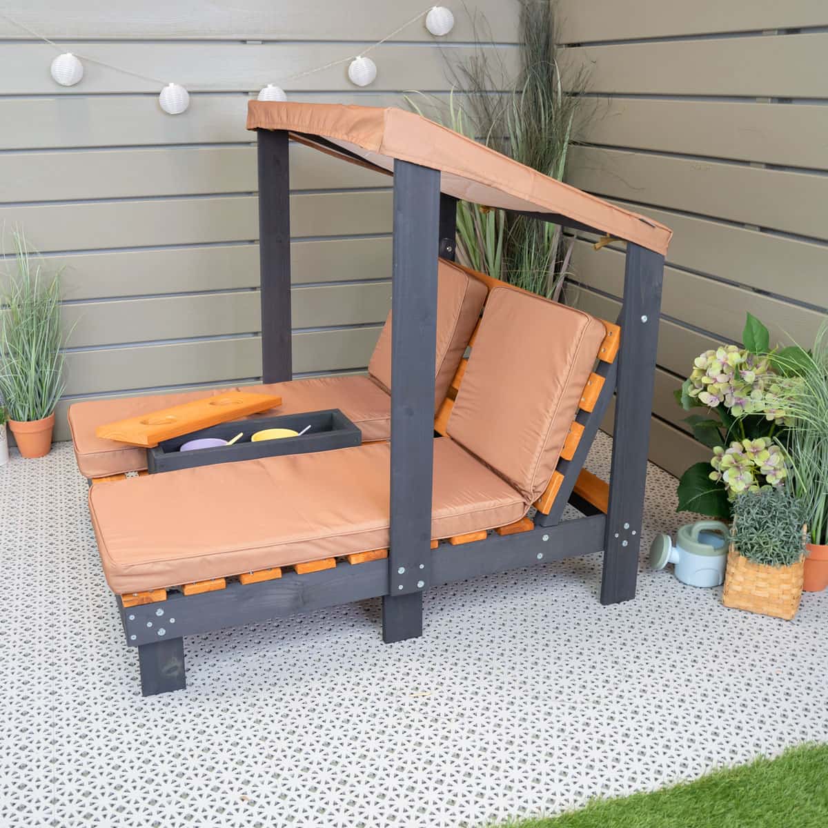 Kinderliege - Blickwinkel von der Seite