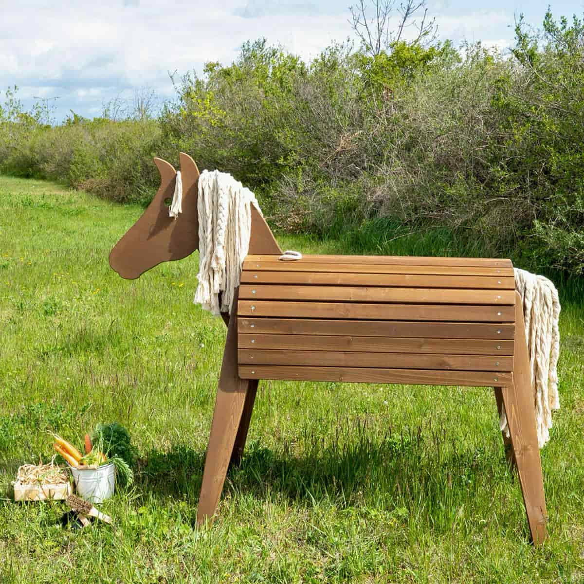 Meppi buitenpaard bruin - houten paard voor in de tuin