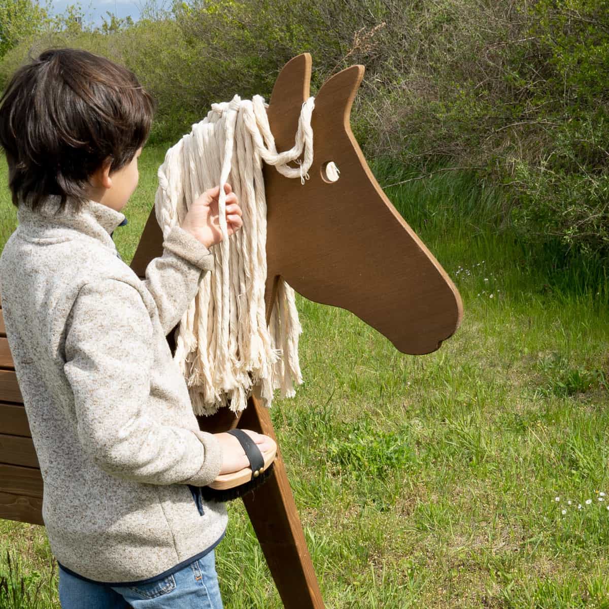 Meppi buitenpaard bruin - houten paard voor in de tuin