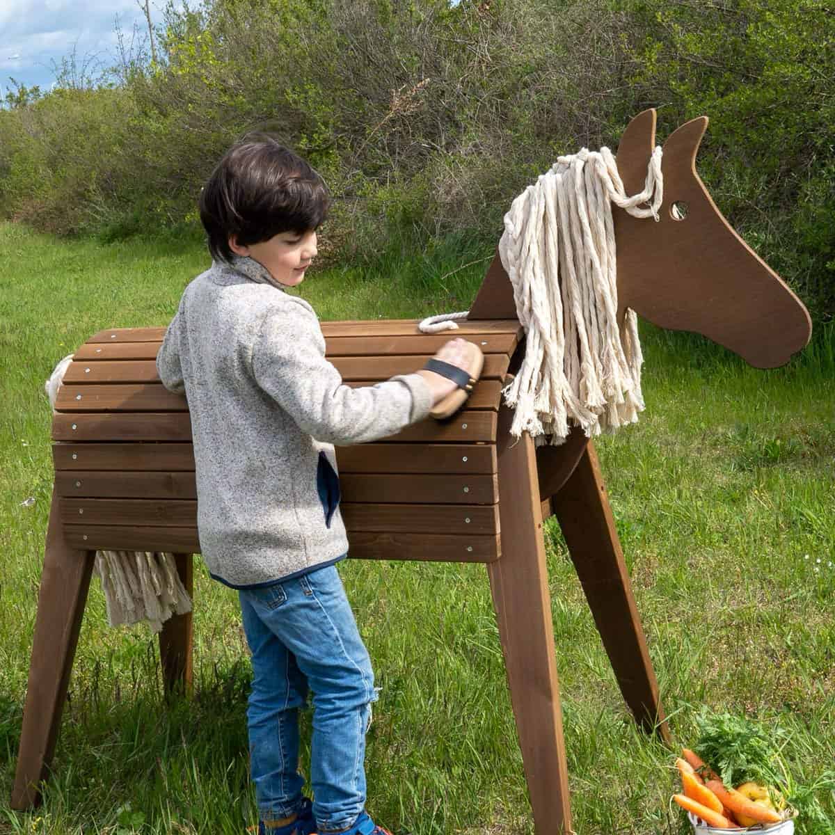 Meppi buitenpaard bruin - houten paard voor in de tuin