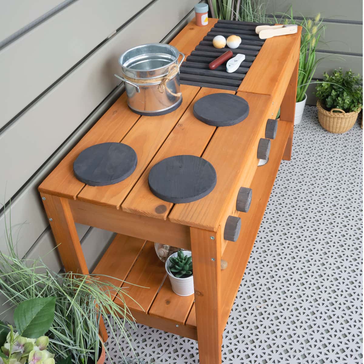 Matschküche-Grill Detailbild Arbeitsplatte