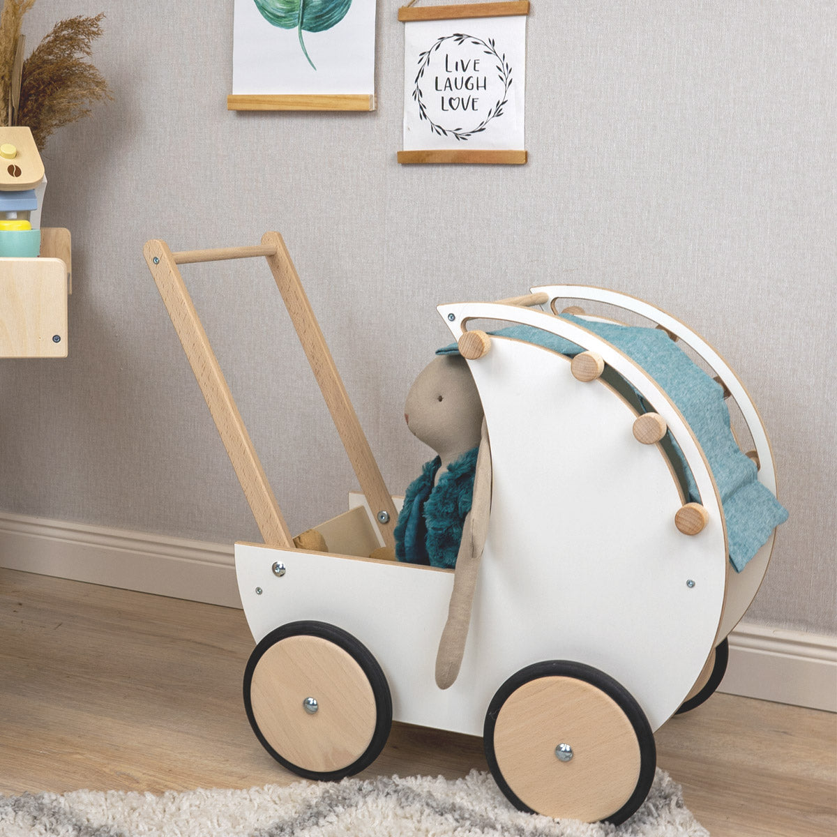 Puppenwagen Blickwinkel von der Seite
