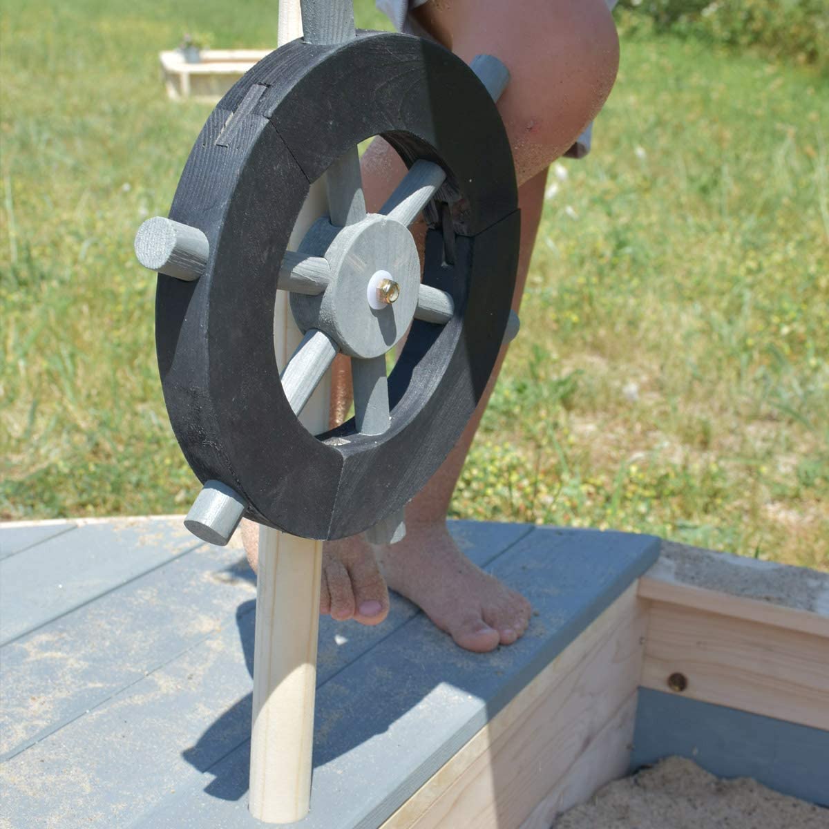 Sandkasten Piratenschiff Detailaufnahme Steuerrad