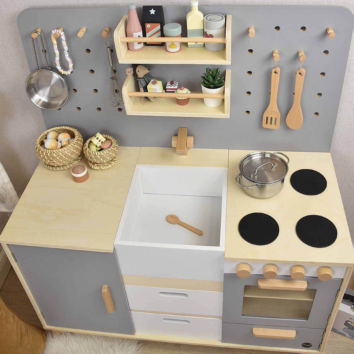 Kinderküche Detailbild Arbeitsplatte