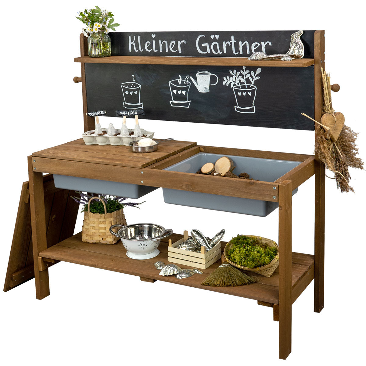 Braune Matschküche mit Tafel