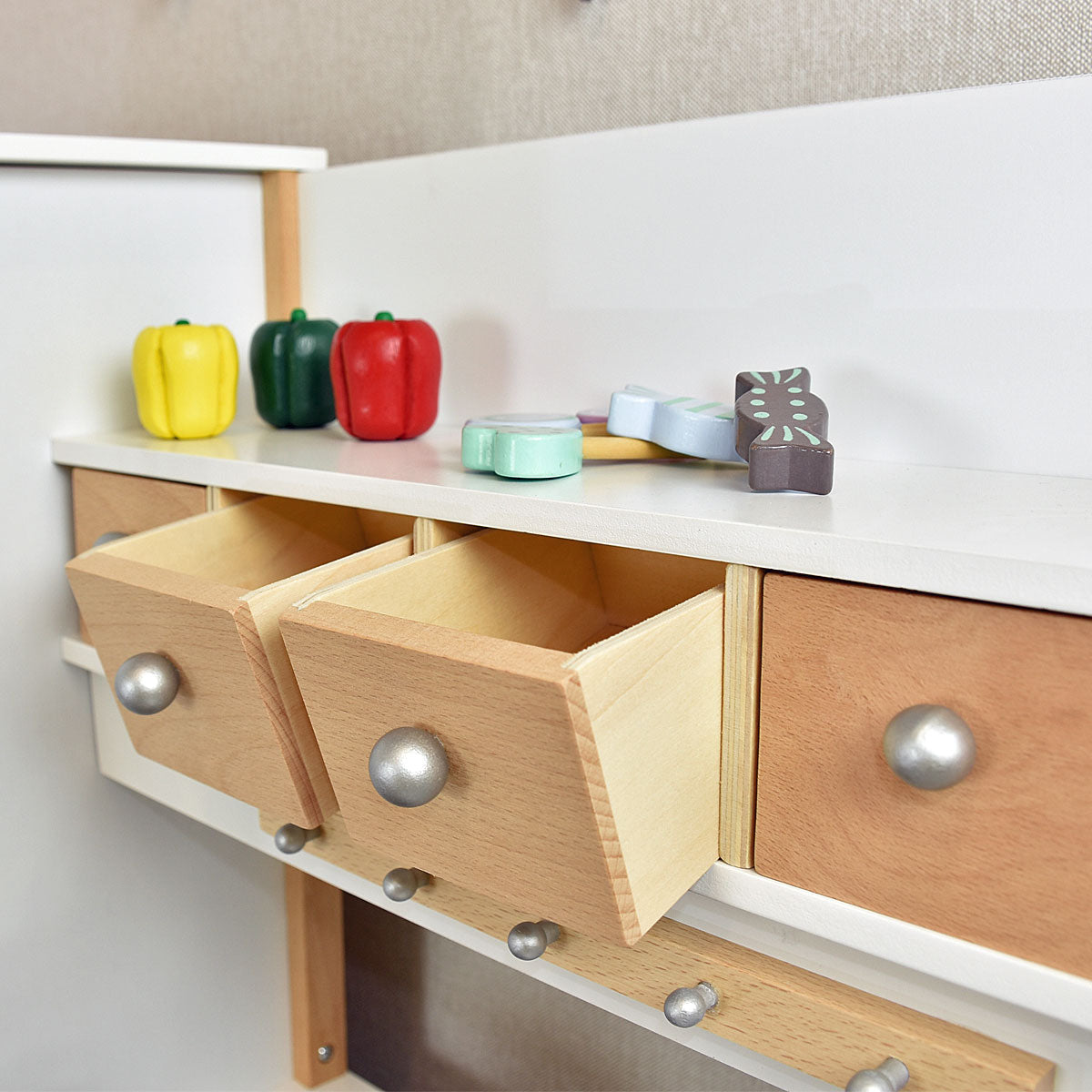 Kinderküche Detailbild Schubladen